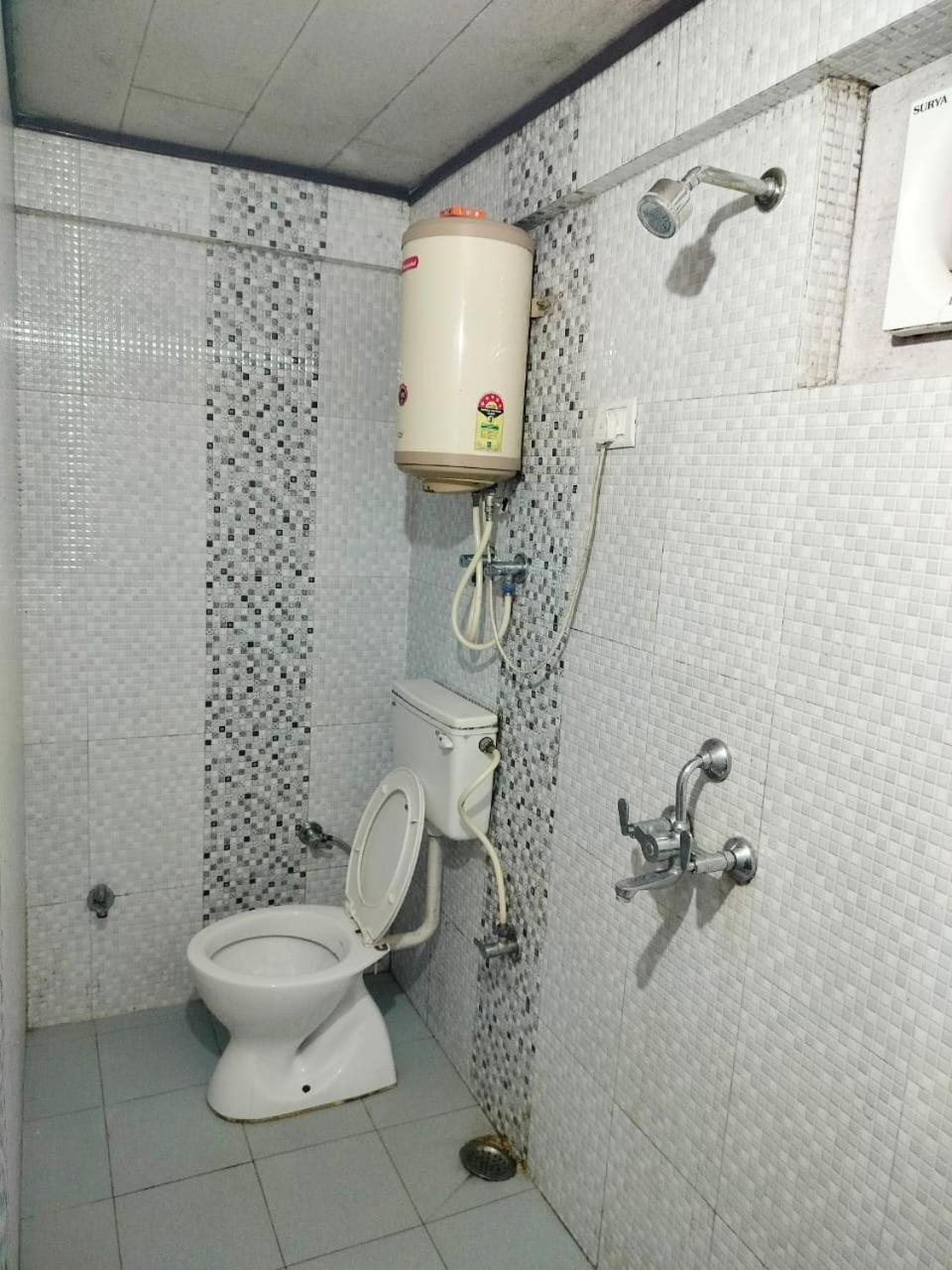 Hotel Surya Lake View 奈尼塔尔 外观 照片