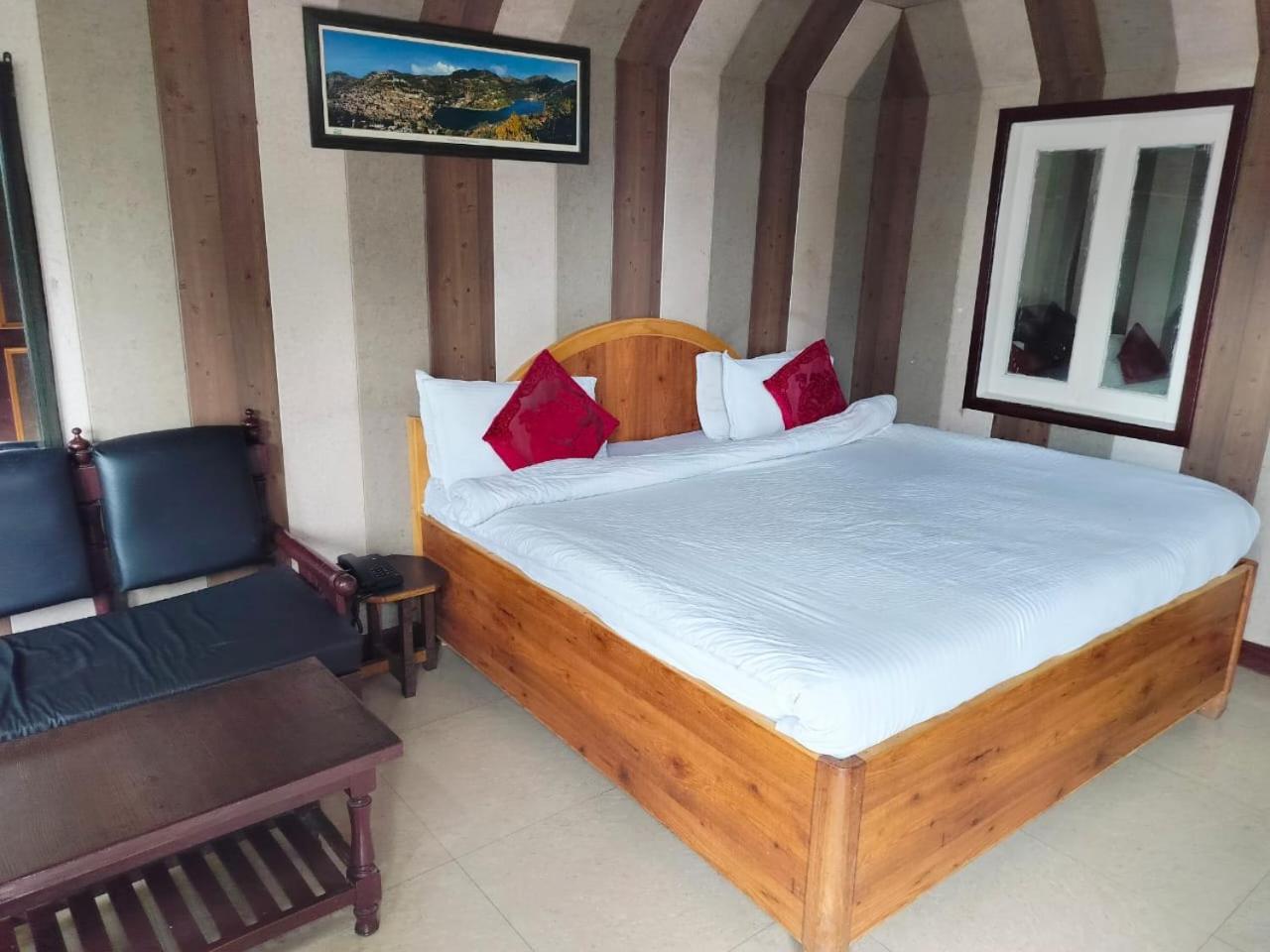 Hotel Surya Lake View 奈尼塔尔 外观 照片